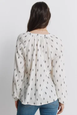 Blouse brodée en dentelle