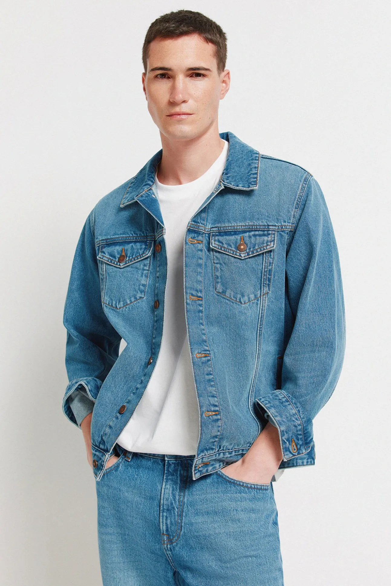 Blouson en denim délavé moyen foncé