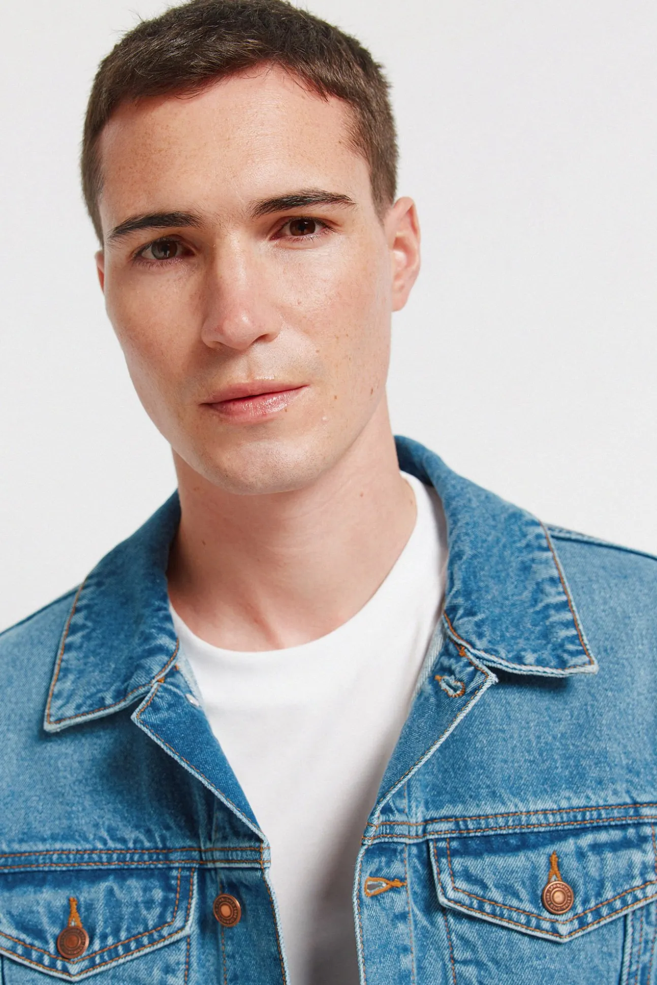 Blouson en denim délavé moyen foncé