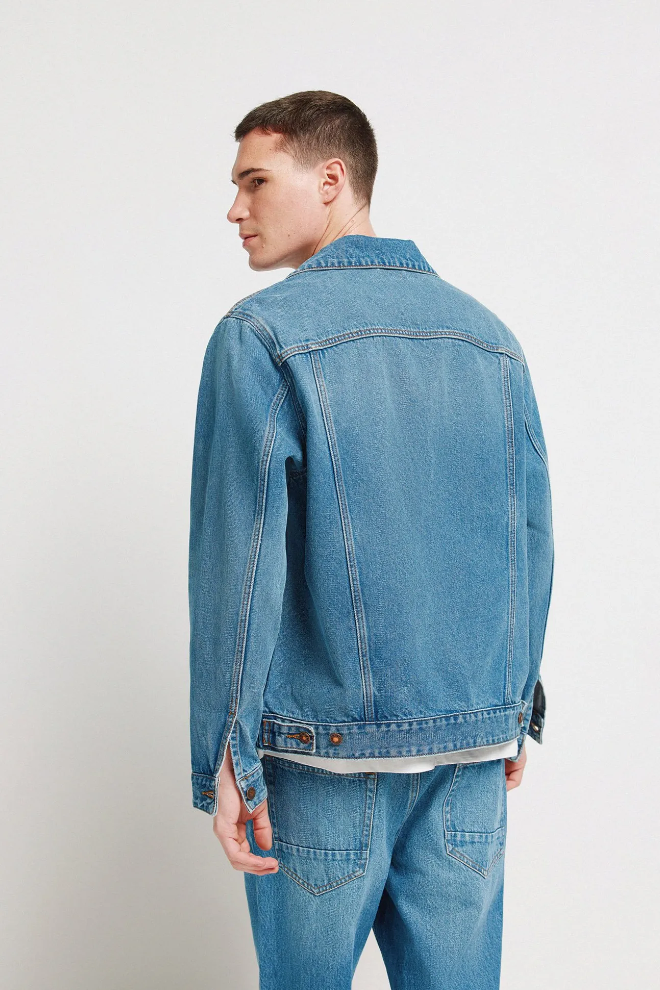 Blouson en denim délavé moyen foncé