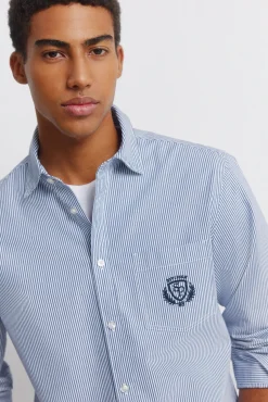 Chemise &agrave; rayures brod&eacute;e sur la poche