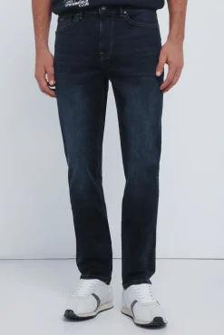 Jean slim bleu tr&egrave;s fonc&eacute;