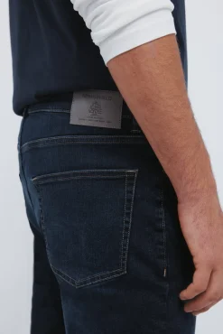 Jean slim bleu tr&egrave;s fonc&eacute;