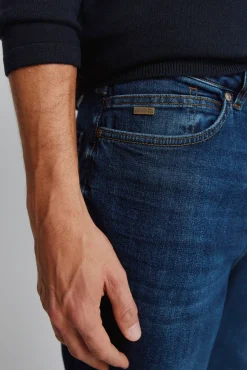 Jeans d&eacute;lavage fonc&eacute; slim fit
