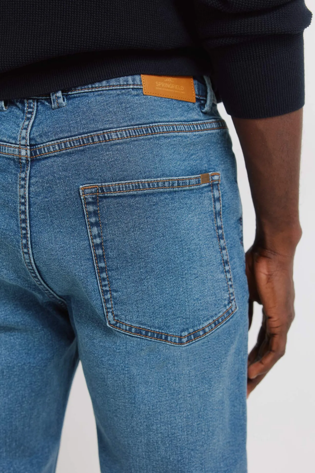 Jeans délavage moyen foncé coupe skinny