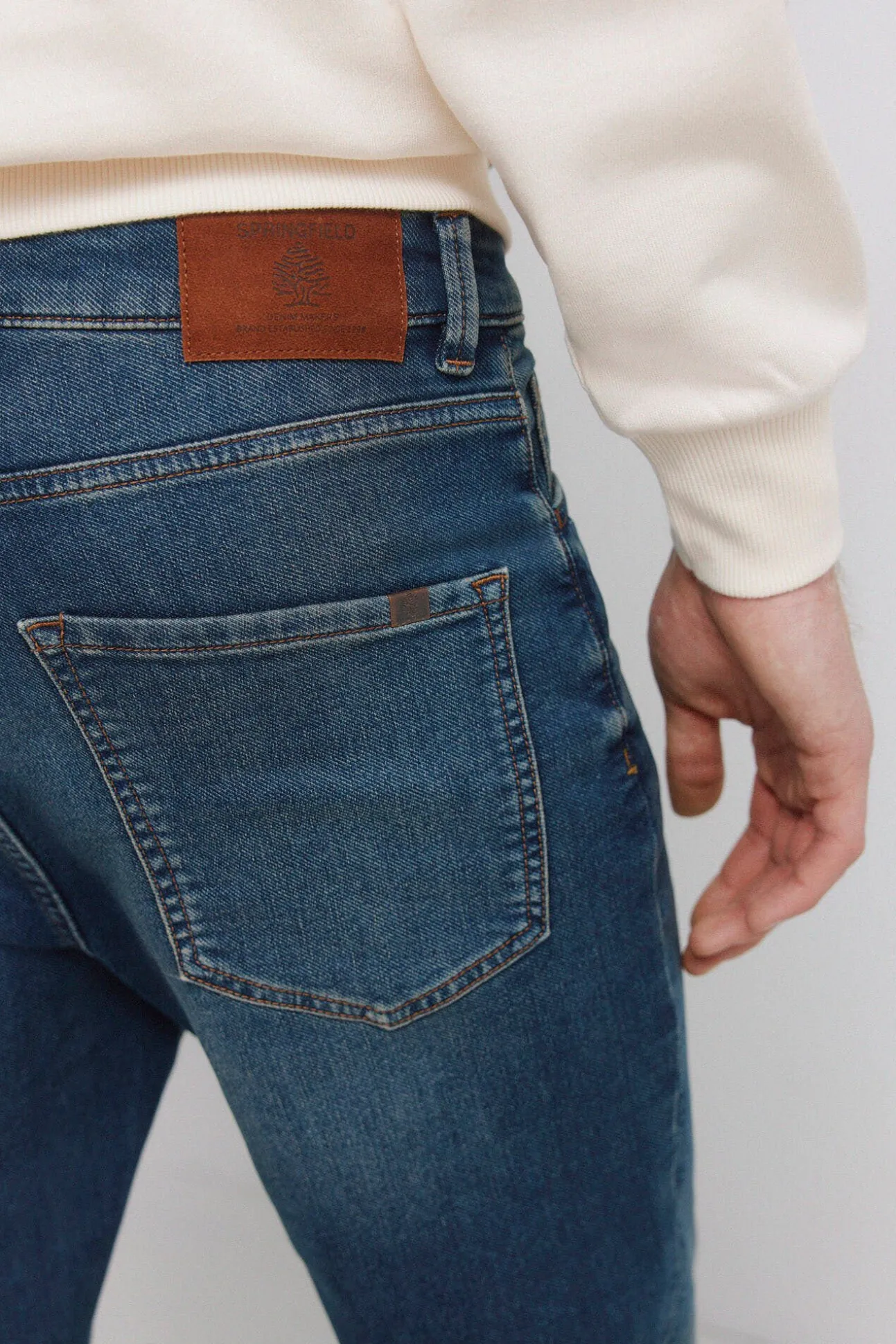 Jeans en knit denim surteint coupe slim
