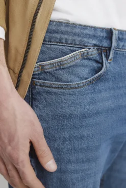 Jeans slim d&eacute;lavage fonc&eacute; moyen