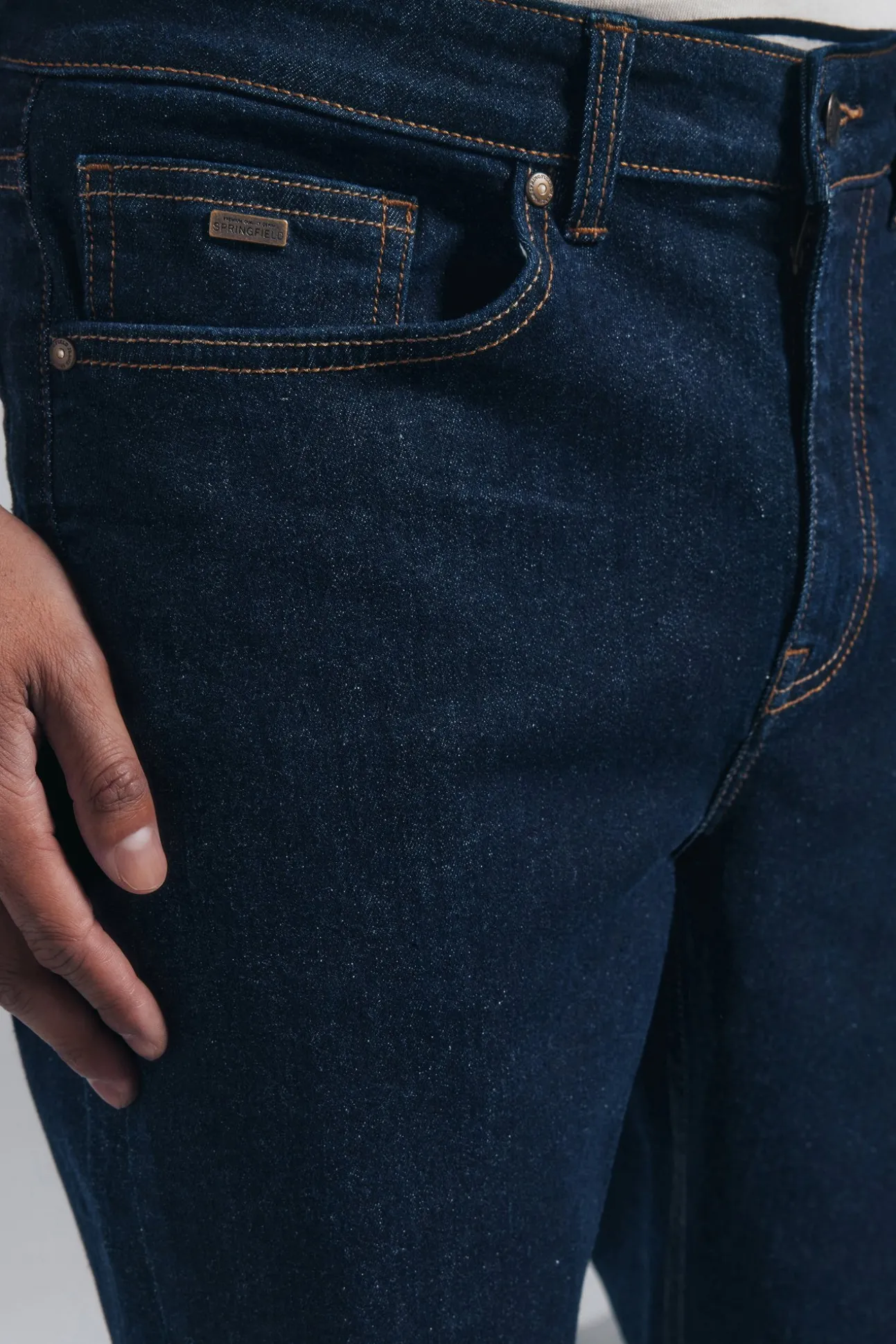 Jeans slim désencollé