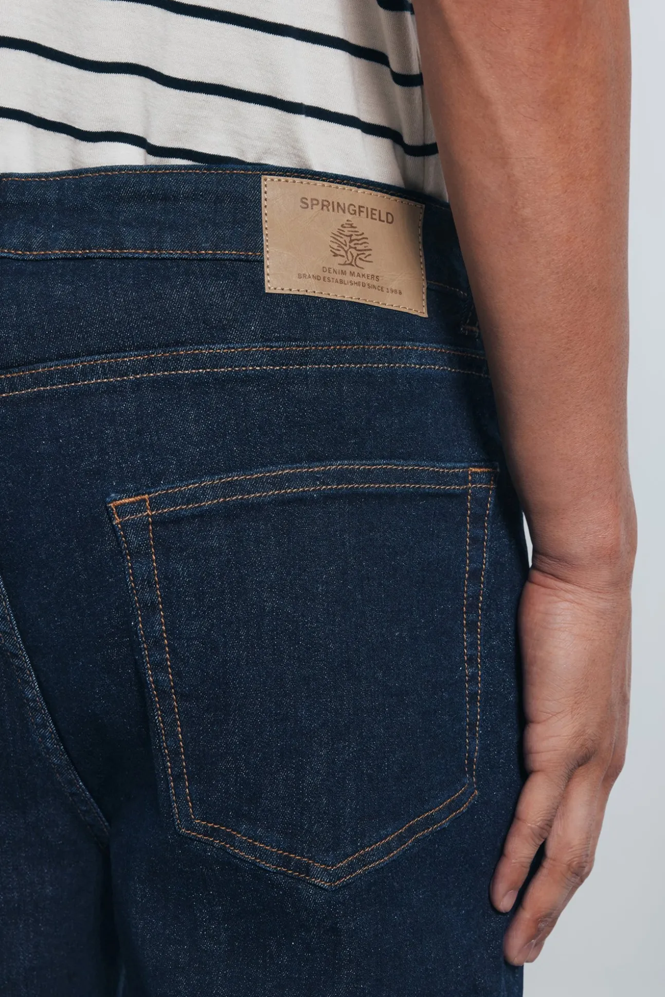 Jeans slim désencollé