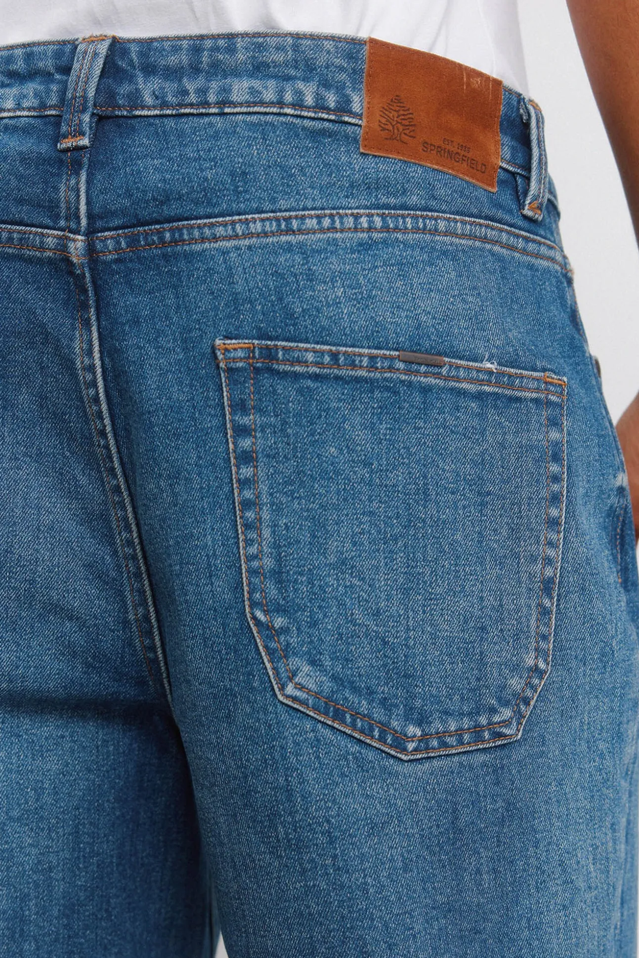 Jeans surtint coupe droite