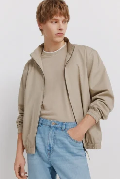 Jeans ultra légers lavage moyen coupe droite