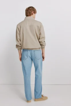 Jeans ultra légers lavage moyen coupe droite