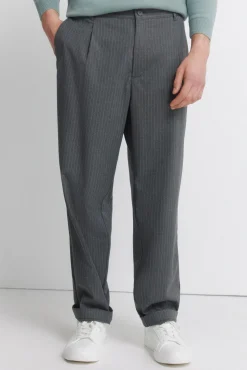 Pantalon droit relaxed fit &agrave; rayures