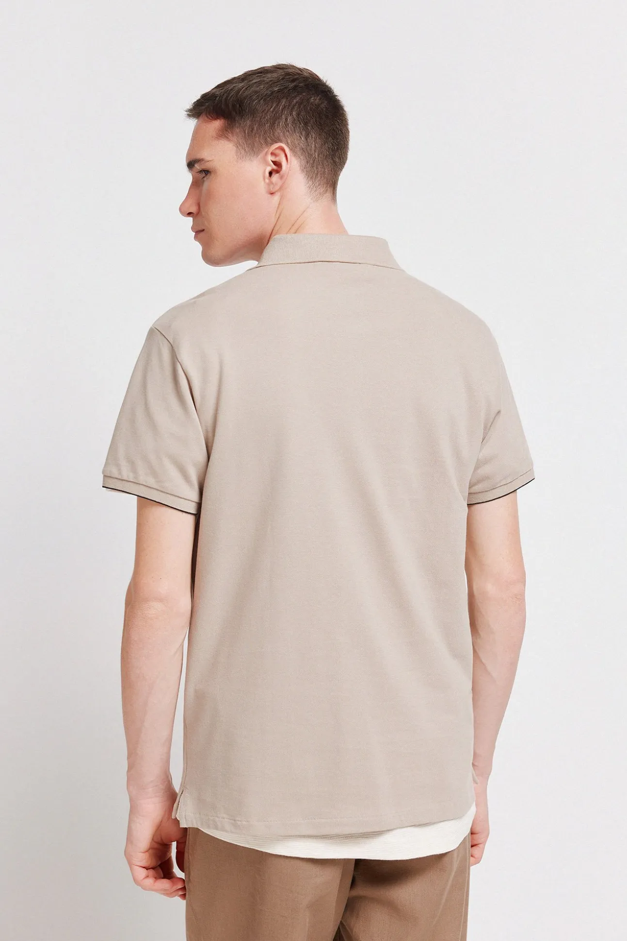 Polo en piqué coupe slim à poignets contrastants