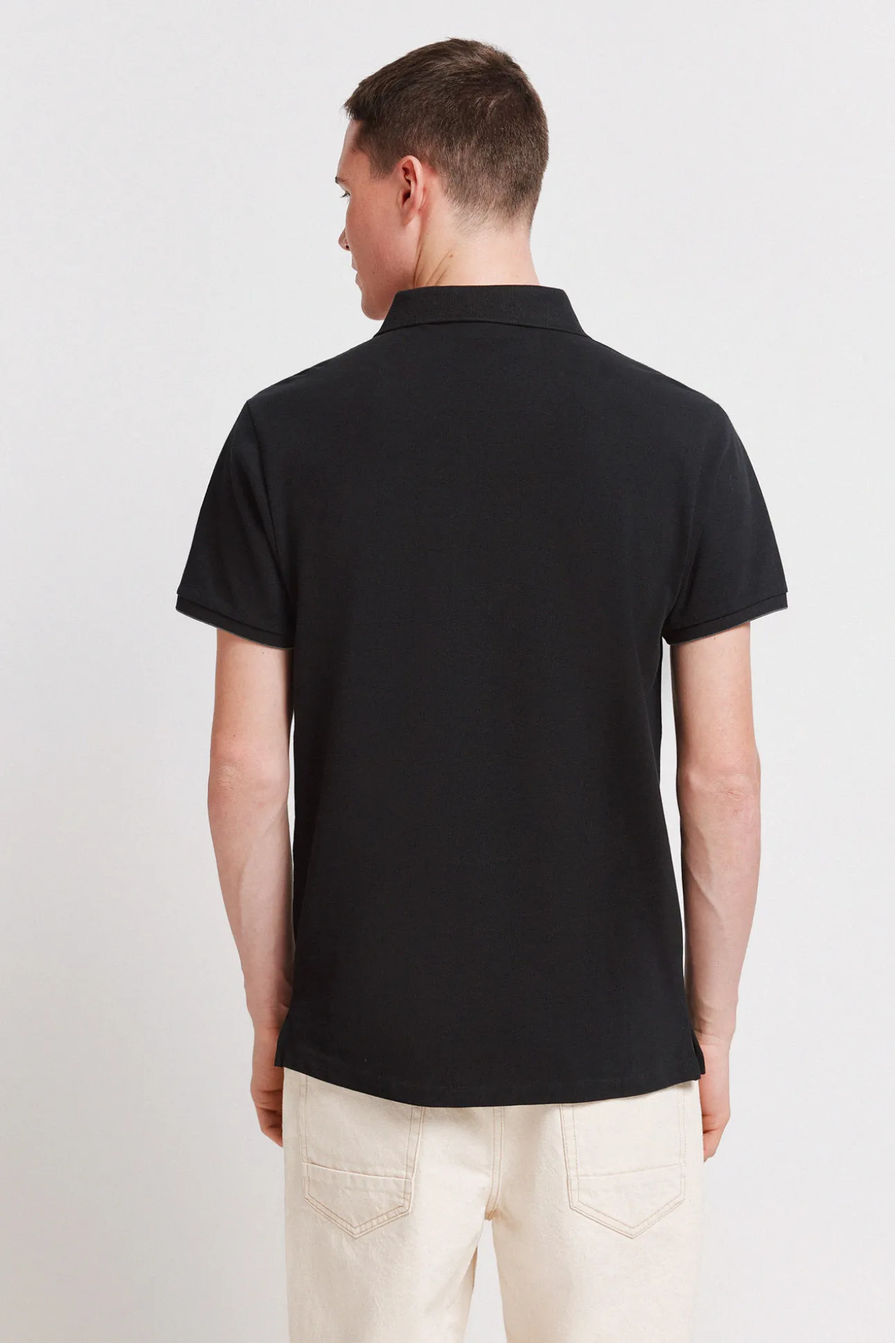 Polo en piqué coupe slim à poignets contrastants