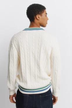 Pull à torsades col en V