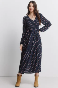 Robe à décolleté volanté