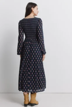 Robe à décolleté volanté