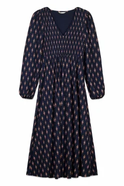 Robe à décolleté volanté
