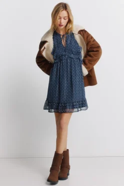 Robe courte à manches longues à volants