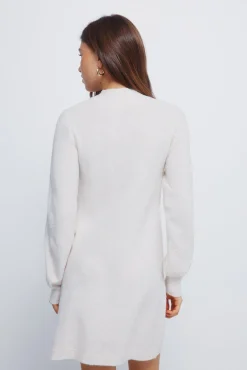 Robe courte en en maille torsadée