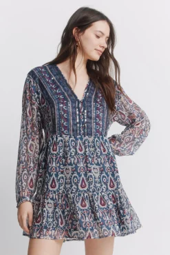 Robe courte en gaze &agrave; sequins