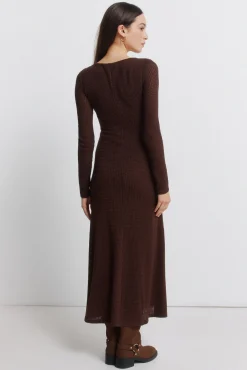 Robe midi &agrave; d&eacute;collet&eacute; perle