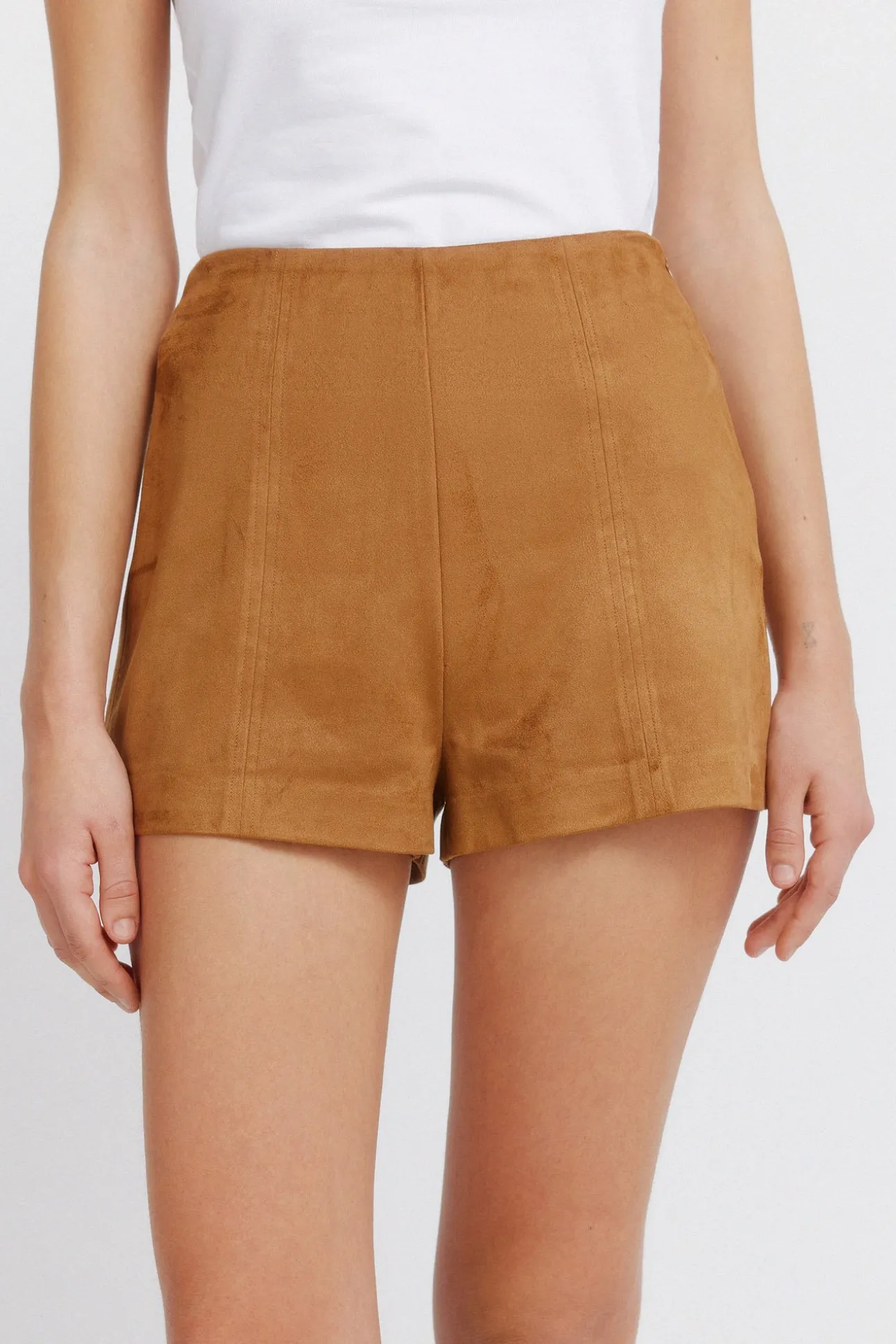 Short en daim synthétique