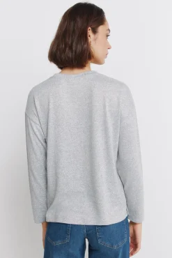 T-shirt clout&eacute; sur le devant